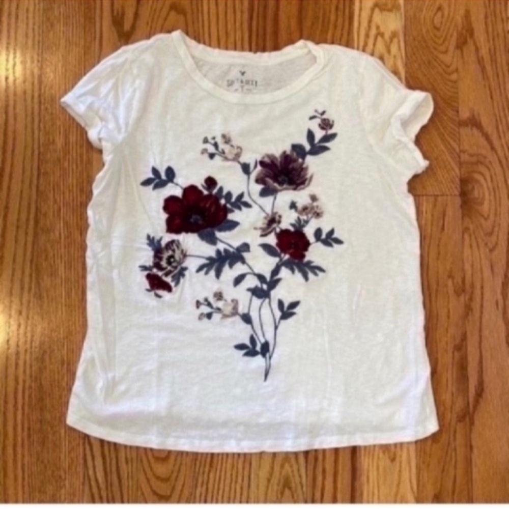 NWOT American Eagle Short Sleeve Tee- Size Medium